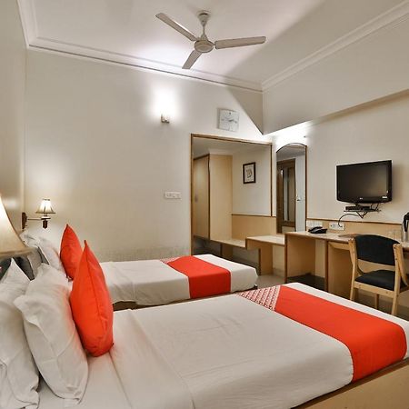 Capital O 1338 Hotel Harmony Rajkot Eksteriør billede