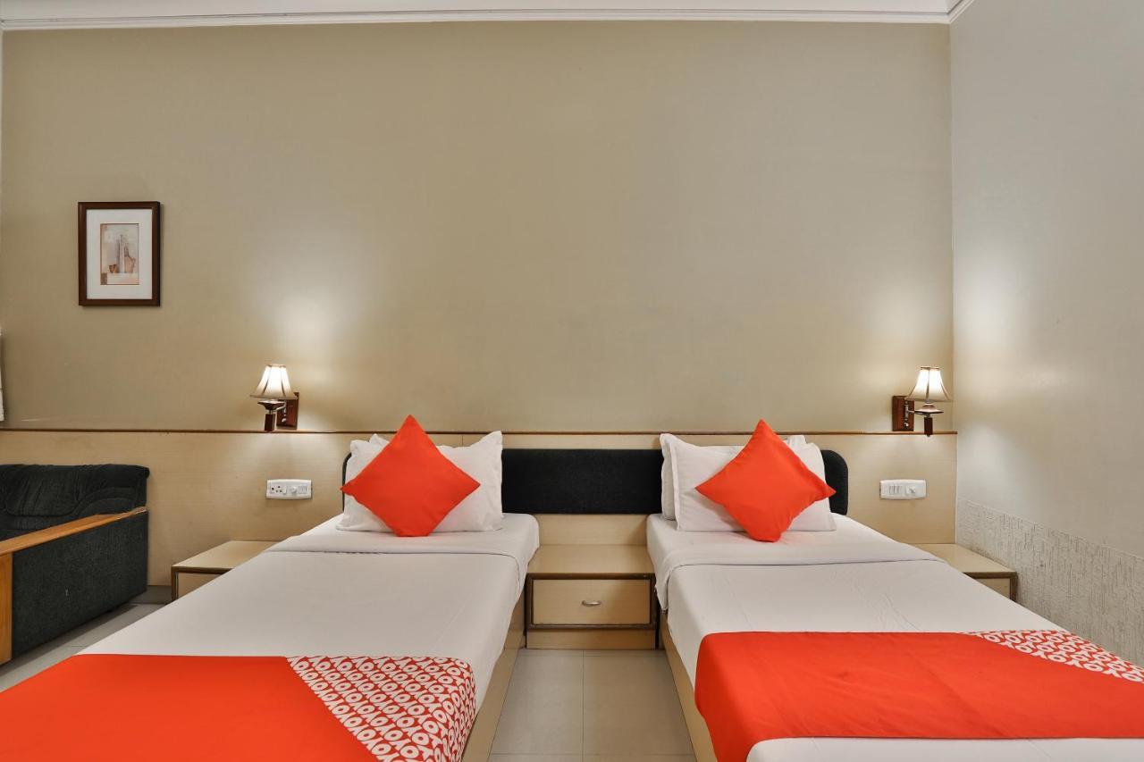Capital O 1338 Hotel Harmony Rajkot Eksteriør billede