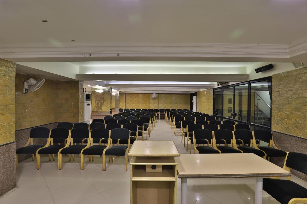 Capital O 1338 Hotel Harmony Rajkot Eksteriør billede