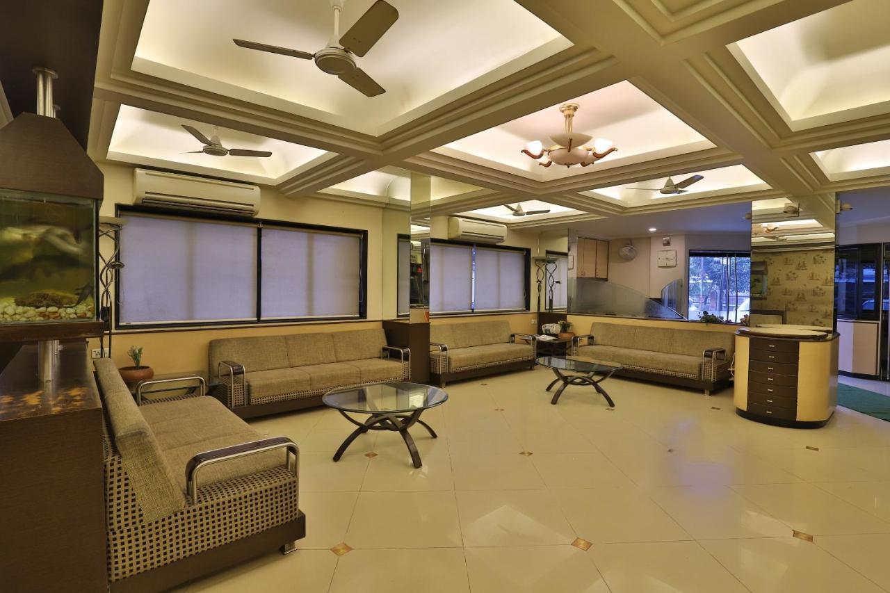 Capital O 1338 Hotel Harmony Rajkot Eksteriør billede