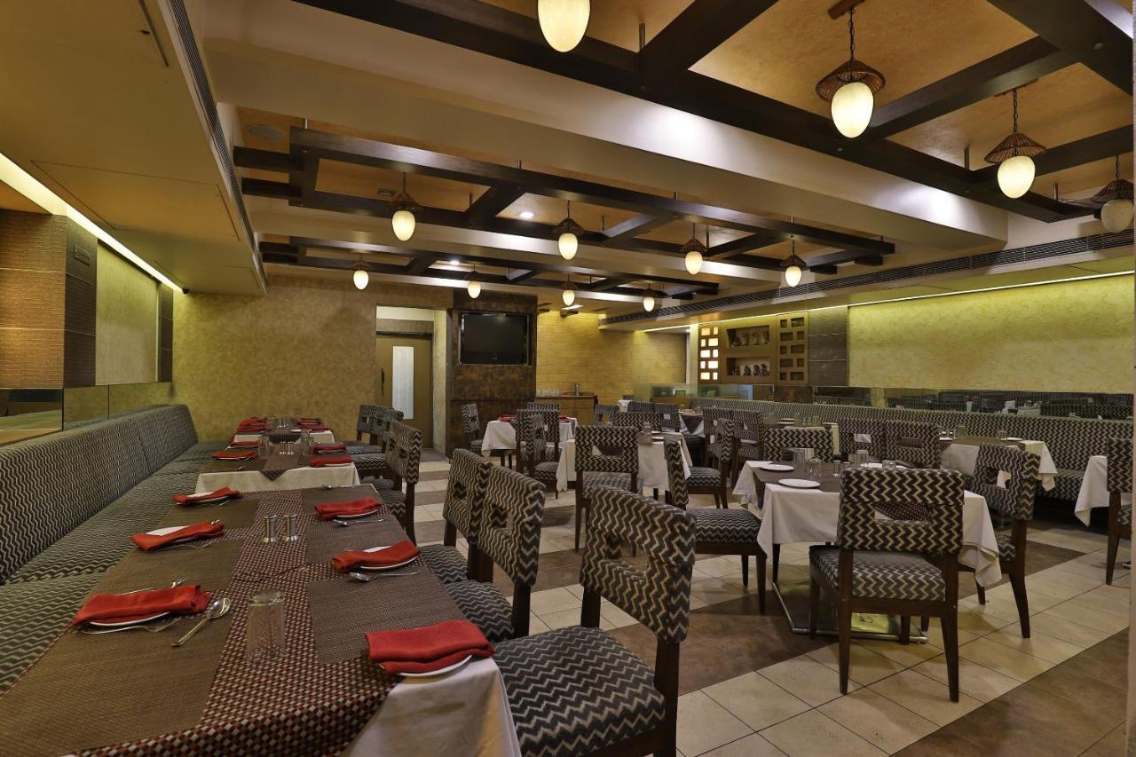 Capital O 1338 Hotel Harmony Rajkot Eksteriør billede