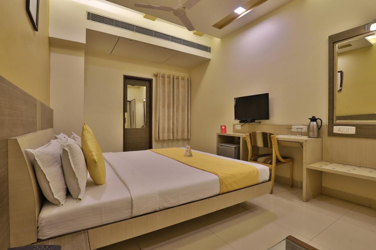 Capital O 1338 Hotel Harmony Rajkot Eksteriør billede
