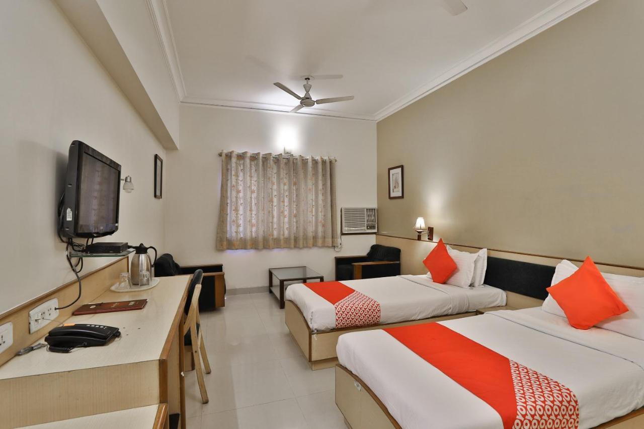Capital O 1338 Hotel Harmony Rajkot Eksteriør billede