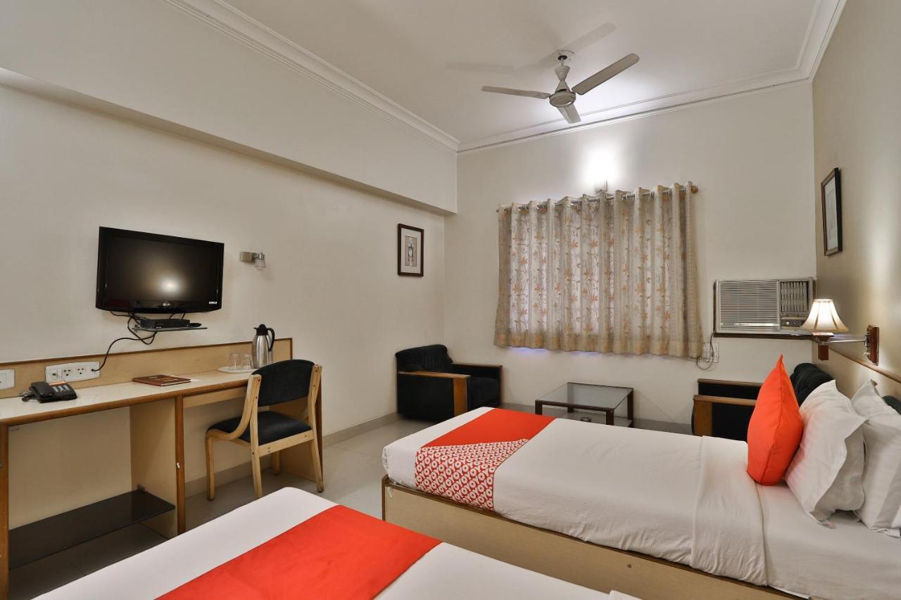 Capital O 1338 Hotel Harmony Rajkot Eksteriør billede