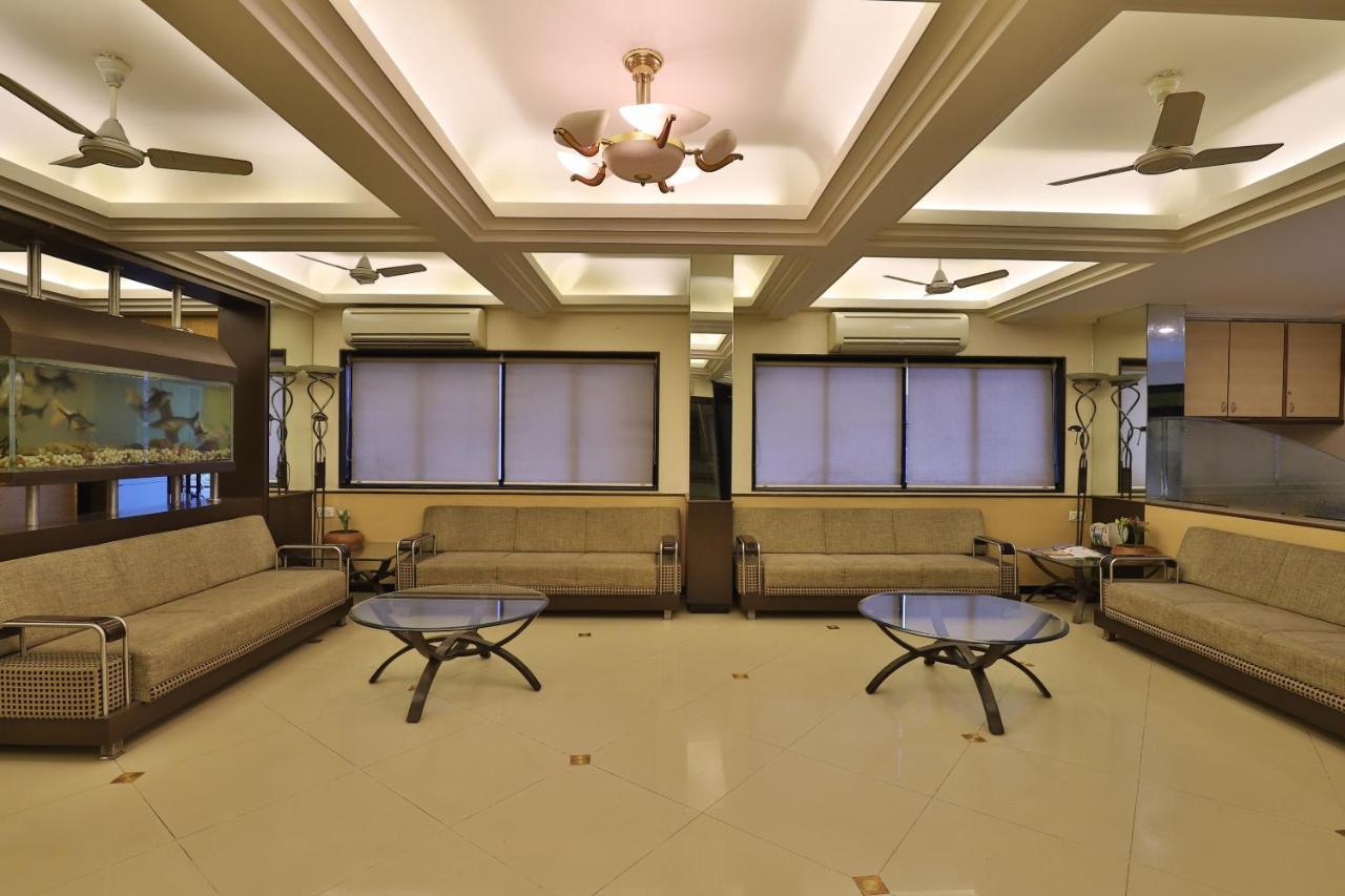 Capital O 1338 Hotel Harmony Rajkot Eksteriør billede