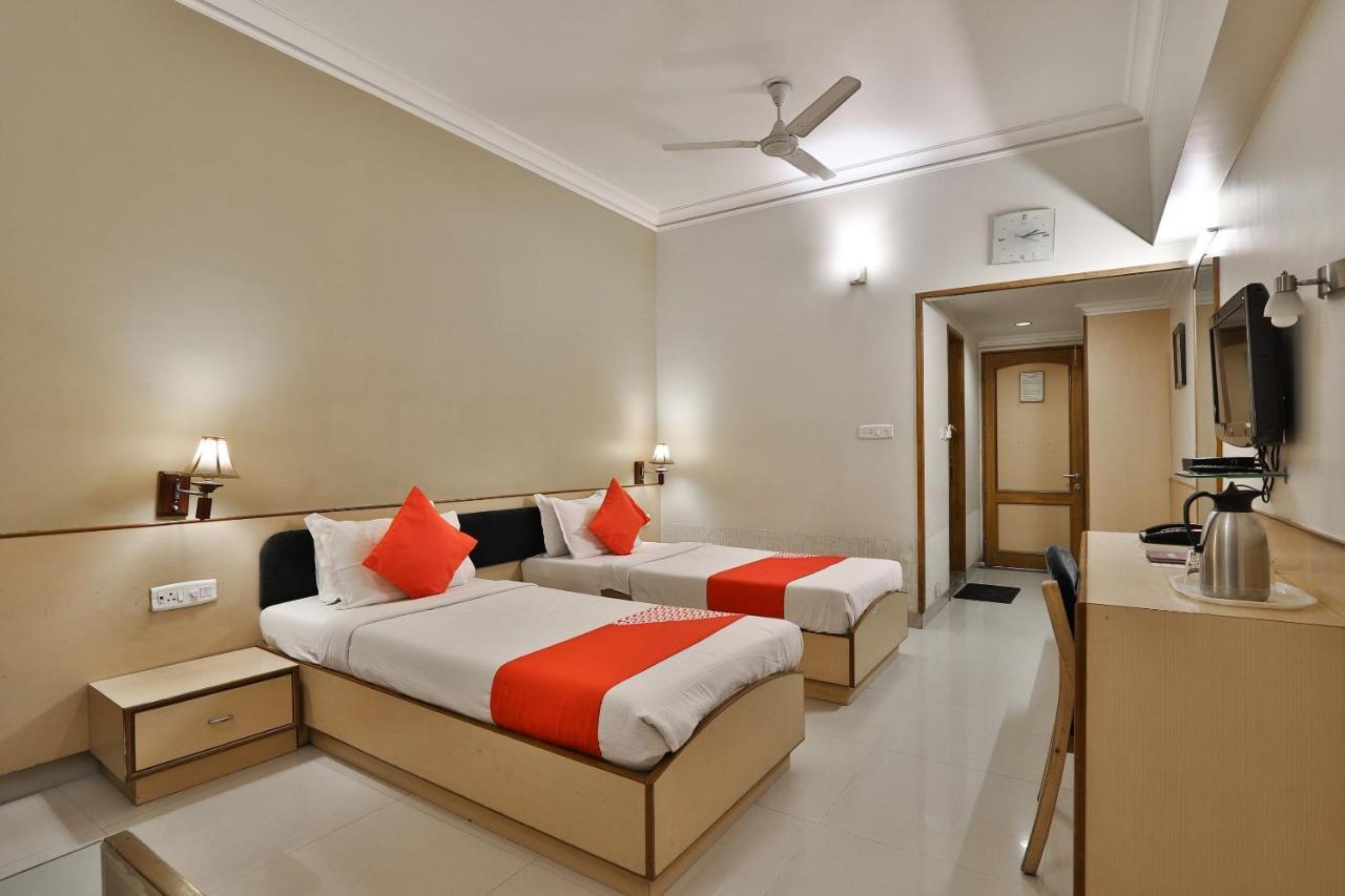 Capital O 1338 Hotel Harmony Rajkot Eksteriør billede